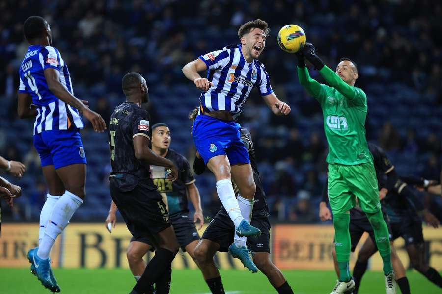 Bruno Brígido perante Nico González