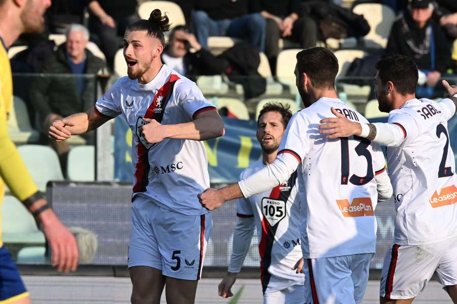 Drăgușin a marcat primul gol pentru Genoa. Pușcaș și-a dat autogol
