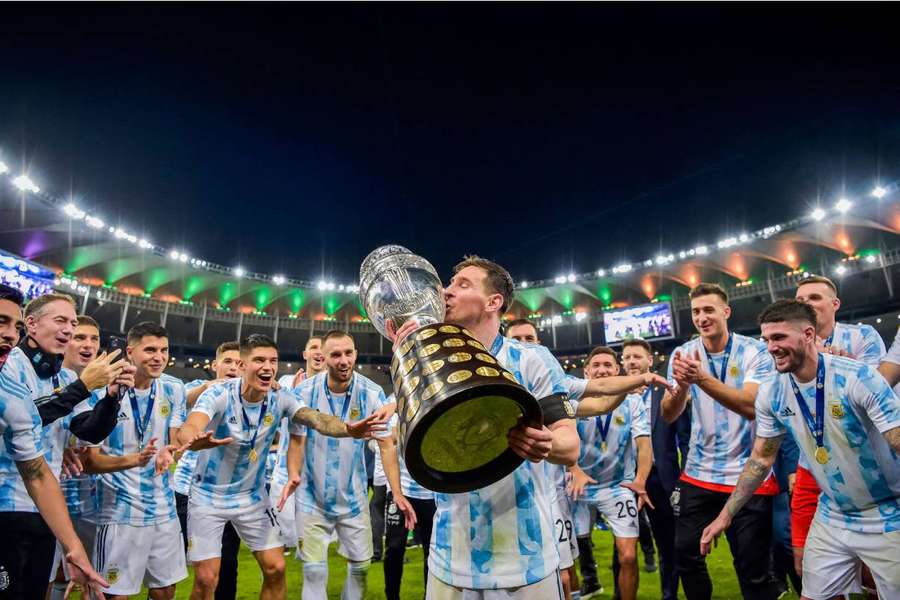 Messi celebra conquista da Copa América em pleno Maracanã, taça que deu fim á seca argentina 