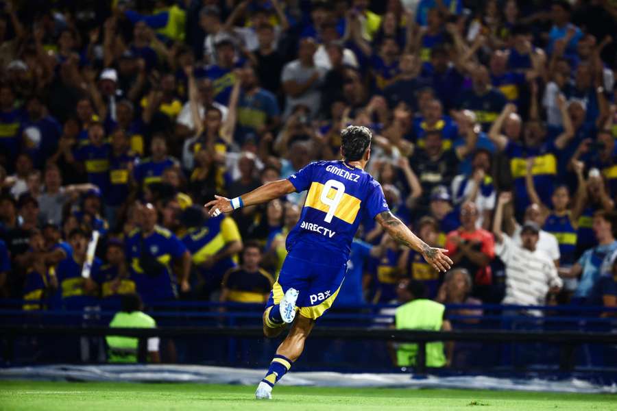 Milton Giménez celebra su gol
