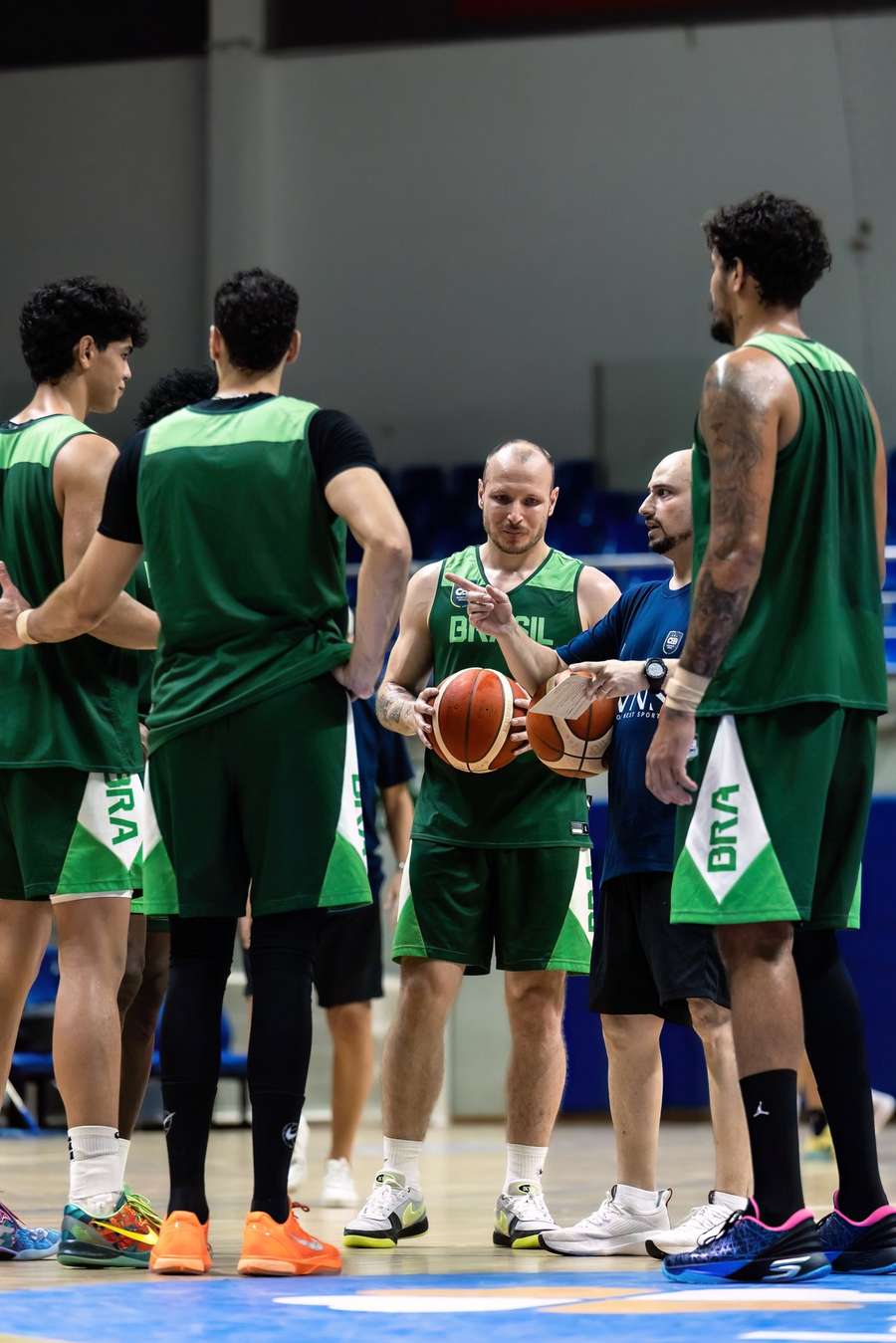 Rafa Luz durante orientação ao elenco da Seleção Brasileira em Belo Horizonte