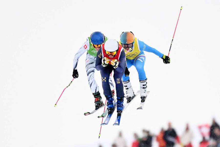 Jole Galli in volo dietro a Sandra Naeslund e Fanny Smith Jole Galli in volo dietro a Sandra Naeslund e Fanny Smith