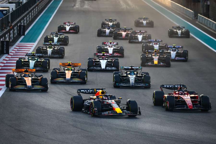 O início do Grande Prémio de Abu Dhabi de Fórmula 1