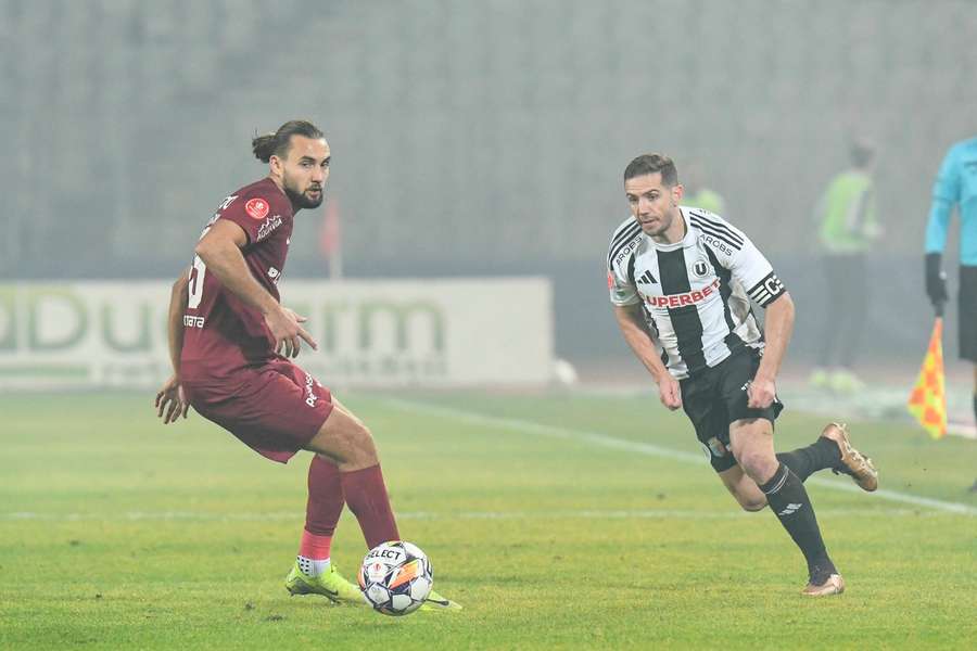 Virgiliu Postolachi (stânga), în duel cu Alex Chipciu, în timpul derby-ului CFR - U Cluj Virgiliu Postolachi (stânga), în duel cu Alex Chipciu, în timpul derby-ului CFR - U Cluj