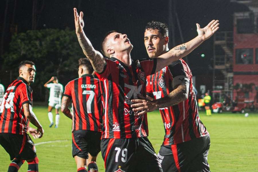Renato Kayzer garantiu a reviravolta heroica do Vitória sobre o Vasco