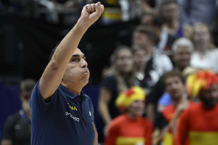 Scariolo celebra uno de los muchos momentos alegres de España en el Eurobasket 2022