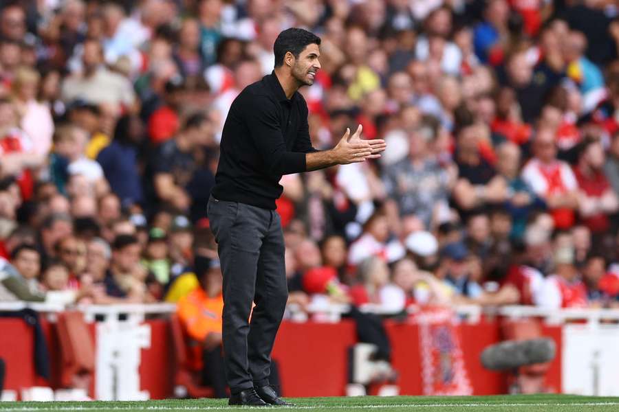 Mikel Arteta encourages his side at the Emirates