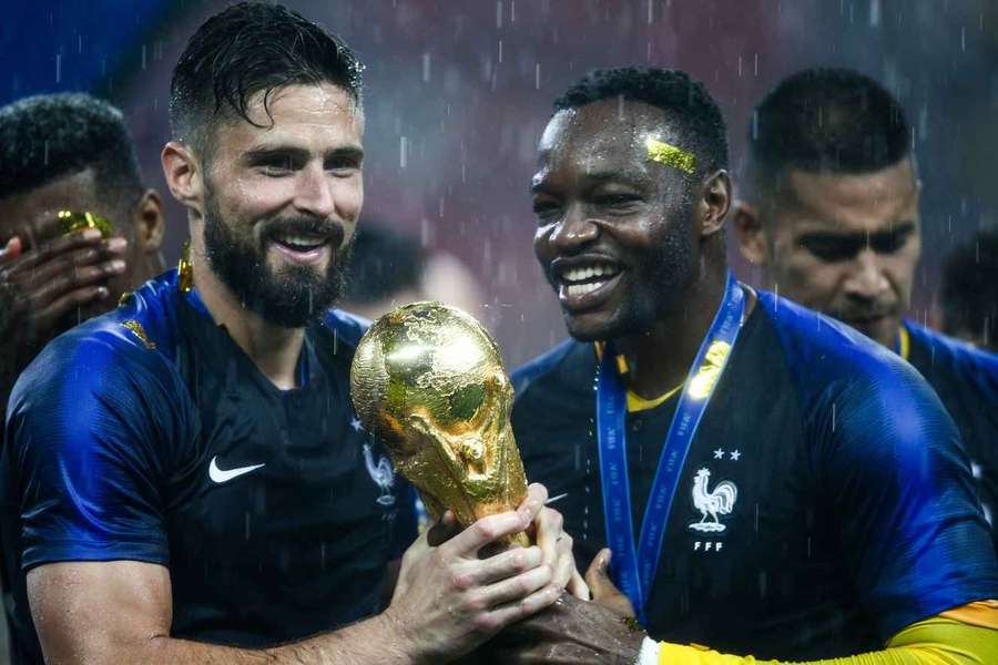 Steve Mandanda celebrates winning the 2018 World Cup with Olivier Giroud