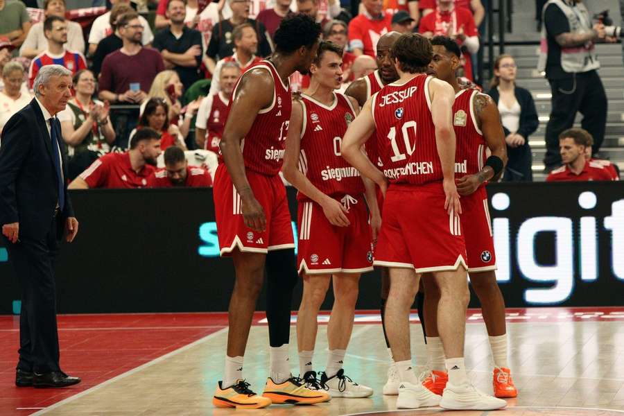 Bayerns Basketballer führen in den Finals. Bayerns Basketballer führen in den Finals.