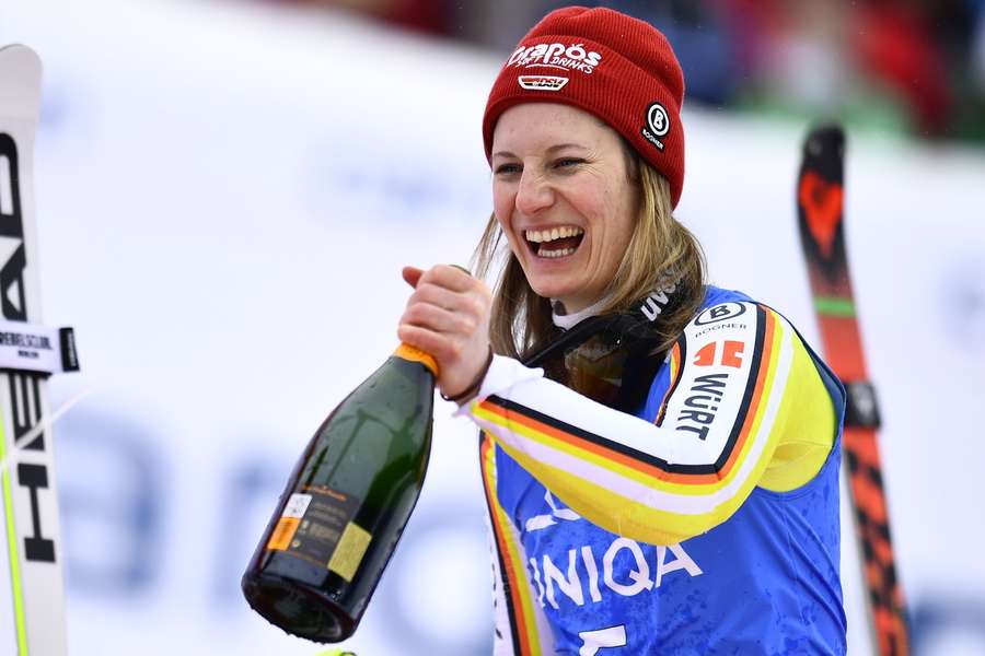 Dürr nach ihrem ersten Slalom-Erfolg im Weltcup
