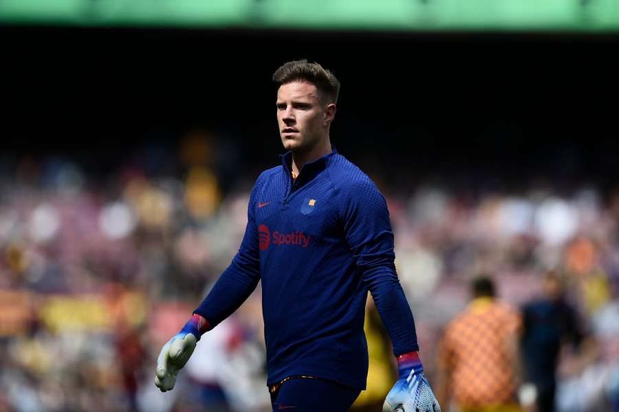 Marc-André Ter Stegen se rozcvičuje na Camp Nou.