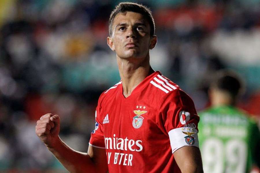 Henrique Araújo fez 14 jogos e dois golos, esta época, pela equipa principal do Benfica