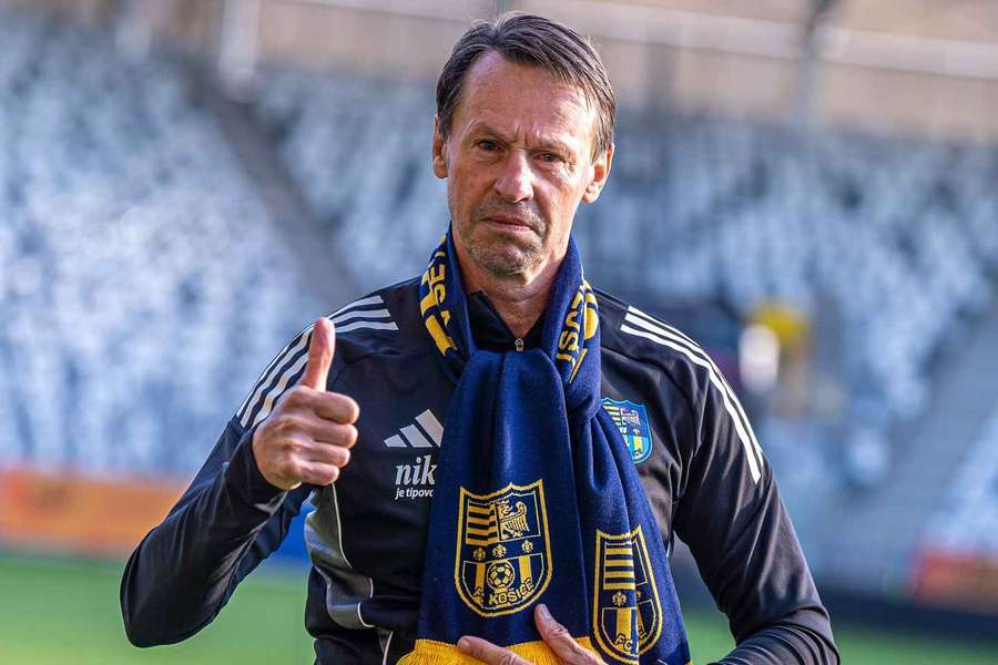 Trenér František Straka má další angažmá na Slovensku. Trenér František Straka má další angažmá na Slovensku.