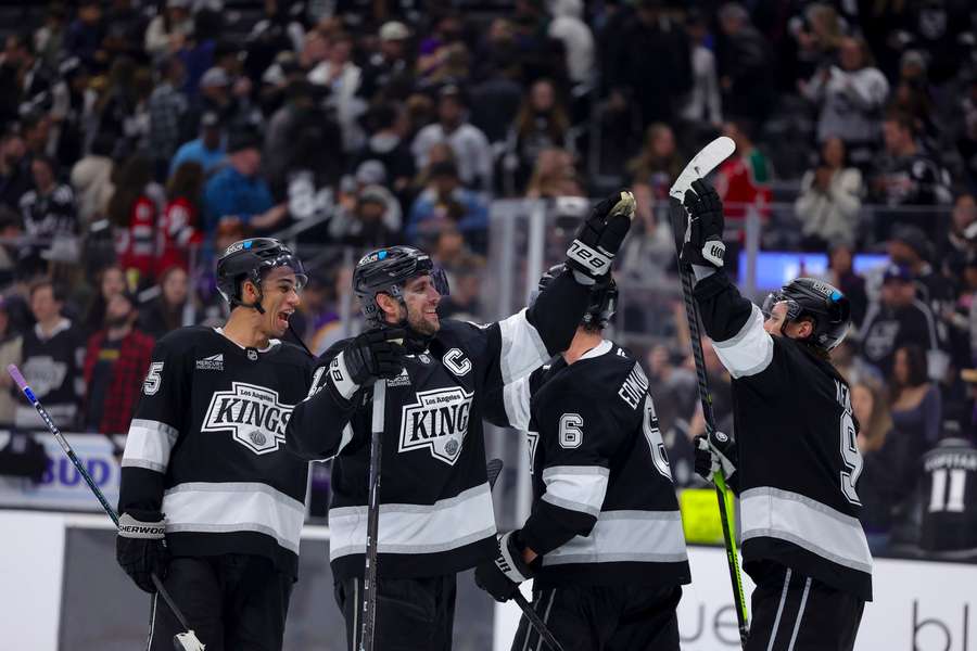 Die Los Angeles Kings feiern den dritten Sieg in Folge in der NHL.