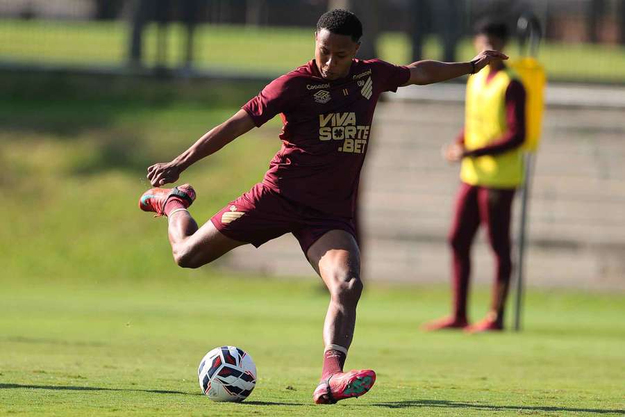 Athletico-PR vai em busca da vitória em Goiânia
