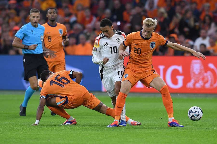 Holanda e Alemanha fizeram jogo de quatro gols na Nations