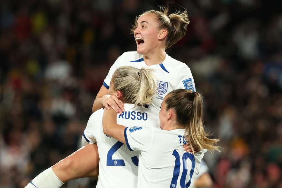 England came from behind to book their semi-final place