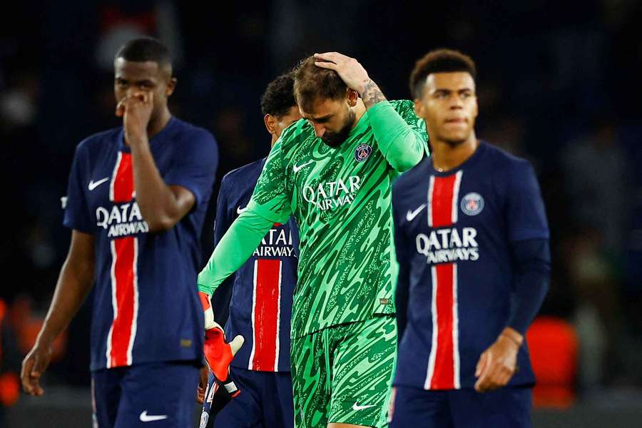 Jogadores do PSG após o jogo a meio da semana contra o PSV