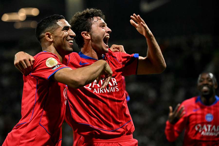 Joao Neves celebra uno de sus goles