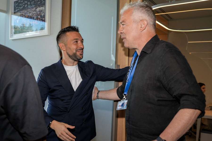 Jorge Costa em conversa com o técnico Francesco Farioli