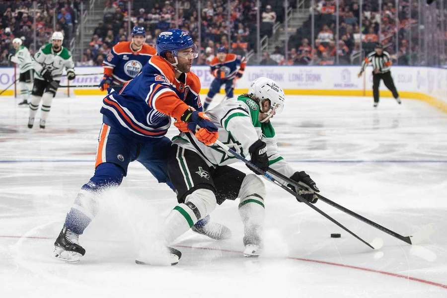 Grad goli w Edmonton w jedynym wtorkowym meczu w NHL. "Wszystko się ułożyło" Grad goli w Edmonton w jedynym wtorkowym meczu w NHL. "Wszystko się ułożyło"