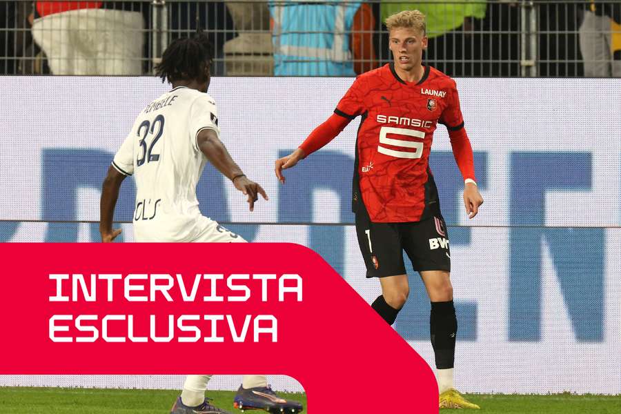 Albert Gronbaek in campo con la maglia del Rennes