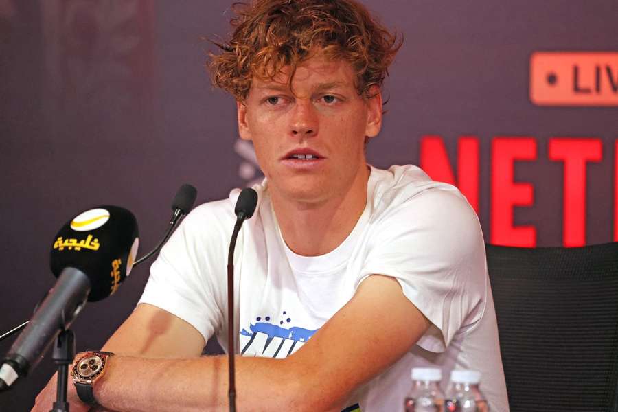 Jannik Sinner a susținut o conferință de presă înainte de finala cu spaniolul Carlos Alcaraz de la Six Kings Slam 2025