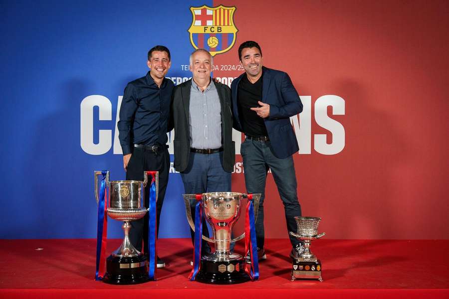 Alejandro Echevarría entouré de Bojan et Deco