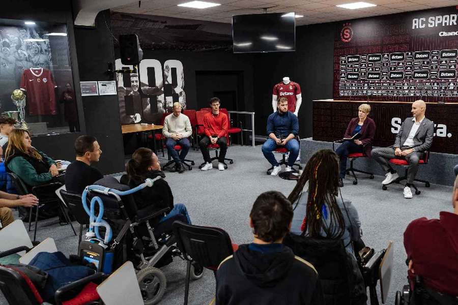 Setkání na Letné s handicapovanými fanoušky Setkání na Letné s handicapovanými fanoušky