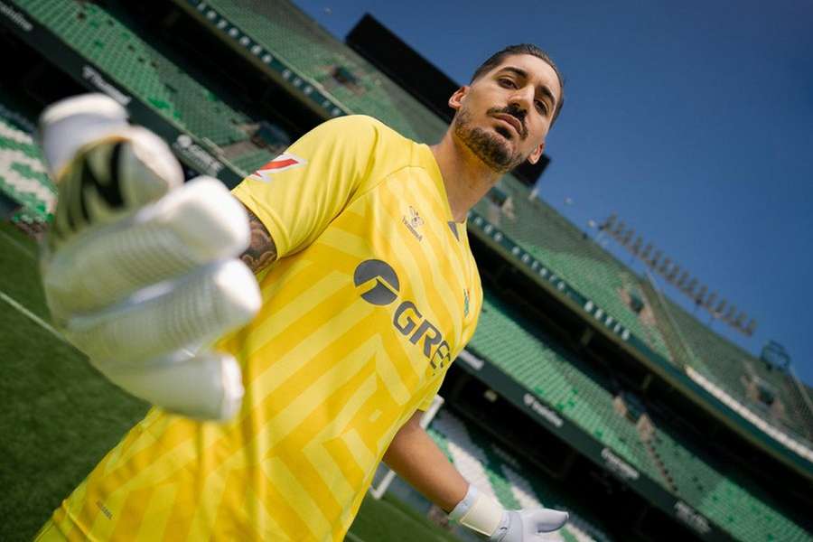 DONE DEAL: Real Betis sign keeper Valles
