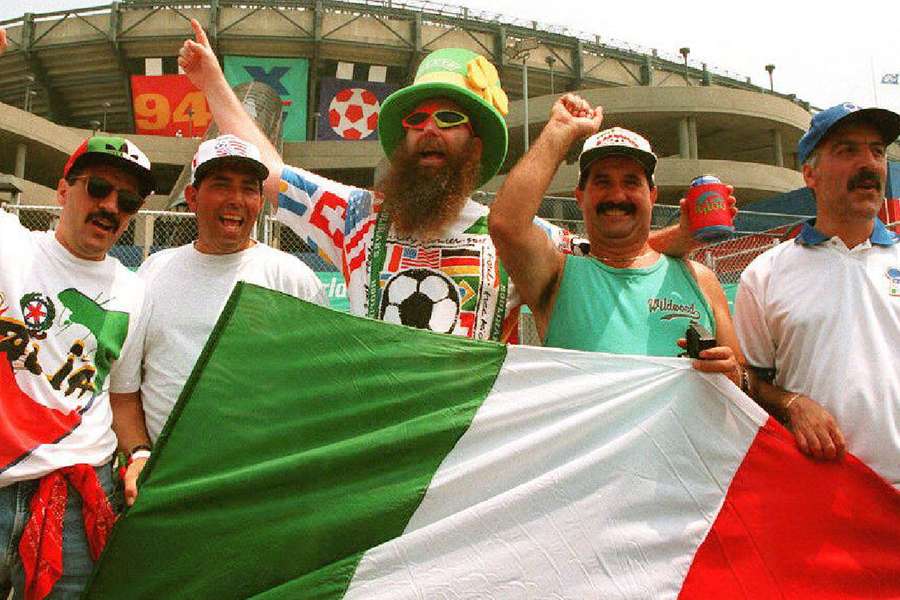 Torcedores italianos na semifinal da Copa do Mundo de 1994 no Giants Stadium