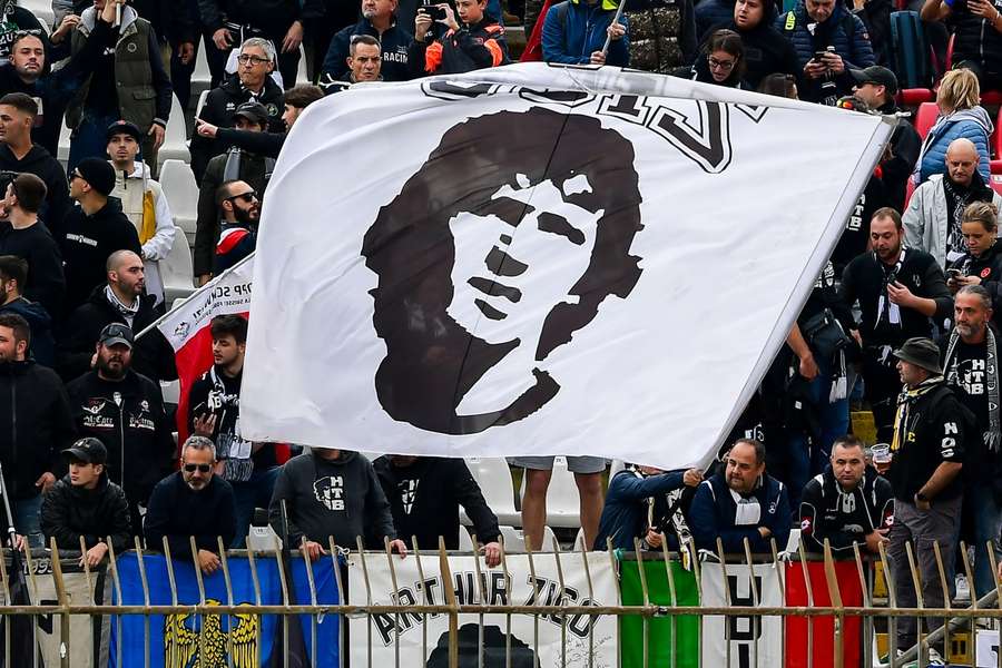 I tifosi friulani ricordano ancora oggi sugli spalti il grande Arthur Zico I tifosi friulani ricordano ancora oggi sugli spalti il grande Arthur Zico