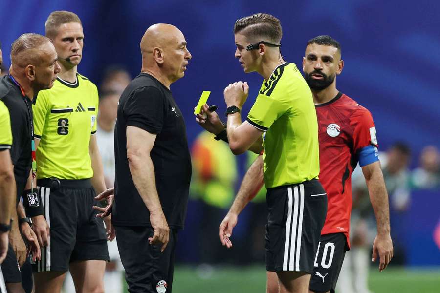 Der ägyptische Fußball-Nationaltrainer Hossam Hassan hat schwere Vorwürfe erhoben