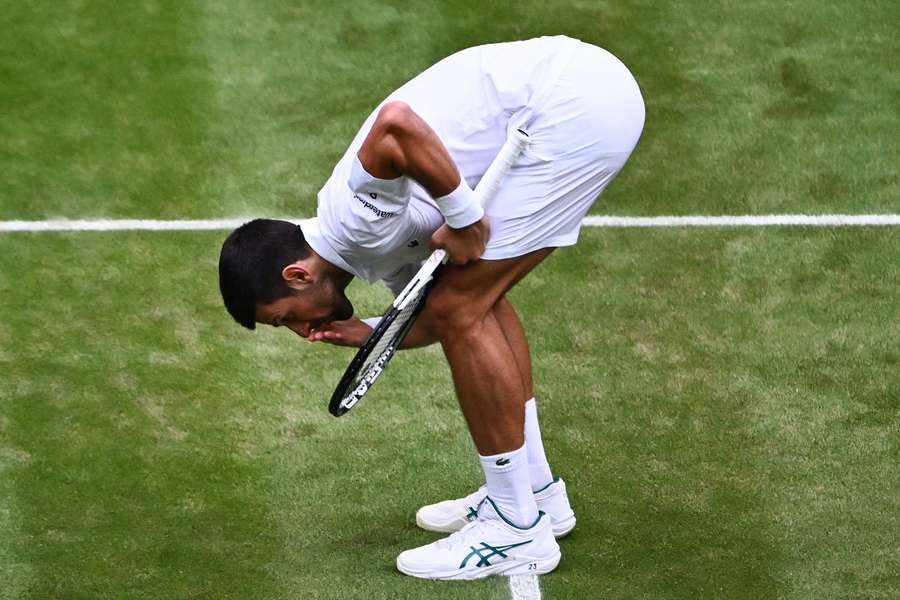 Djokovic besa la hierba de Wimbledon