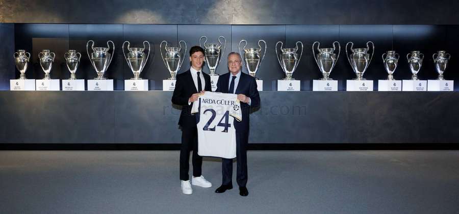 Güler visitó la sala de trofeos del Real Madrid