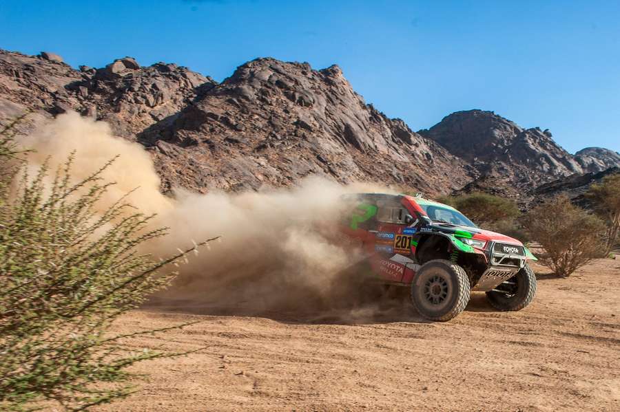 Yazeed Al-Rajhi liderem Rajdu Dakar wśród kierowców samochodów, Sanders wśród motocyklistów