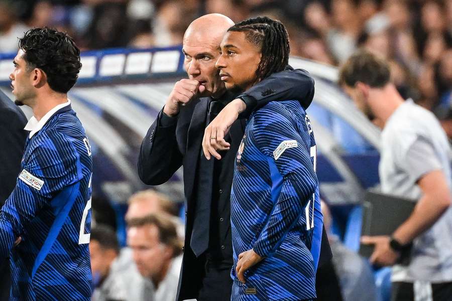 Zinedine Zidane și Michael Olise Zinedine Zidane și Michael Olise