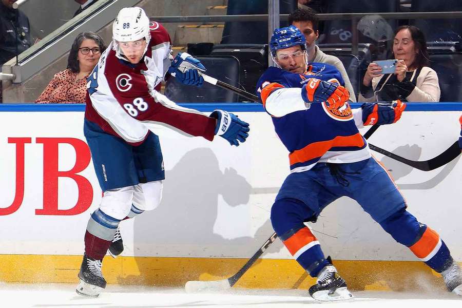 Martin Nečas si proti NY Islanders připsal dva kanadské body.