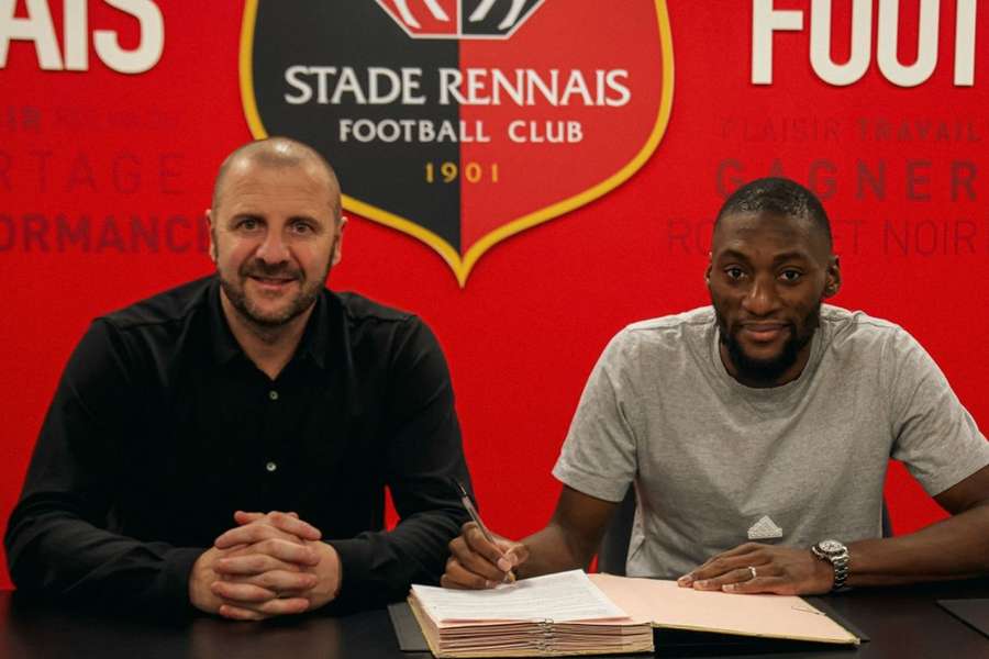 Toko-Ekambi já assinou com o Rennes