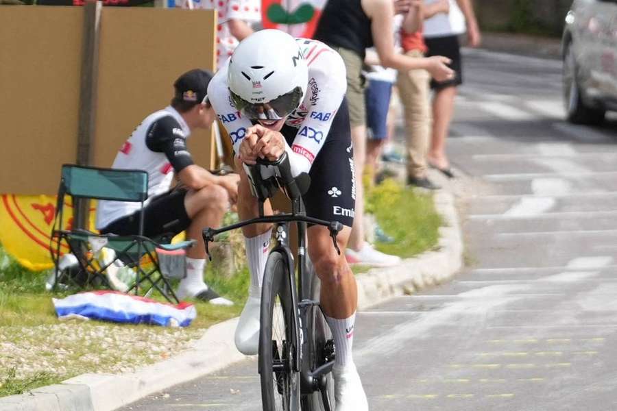 Juan Ayuso abandona a Volta à França devido a doença