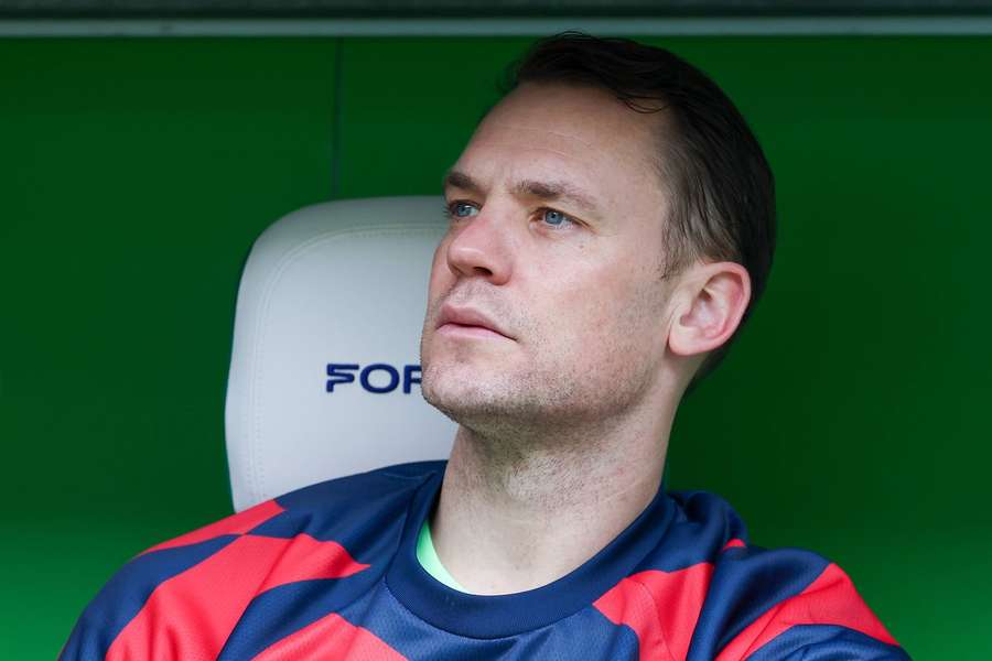 Neuer pokračuje v kariére.