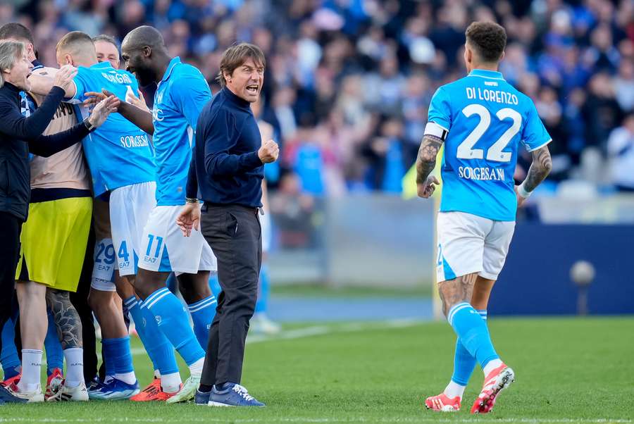 Antonio Conte esulta dopo il gol di Raspadori in Napoli-Fiorentina Antonio Conte esulta dopo il gol di Raspadori in Napoli-Fiorentina