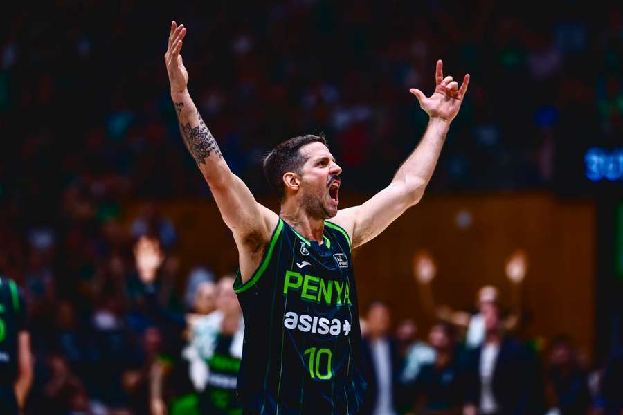 Laprovittola celebra uno de sus nueve triples