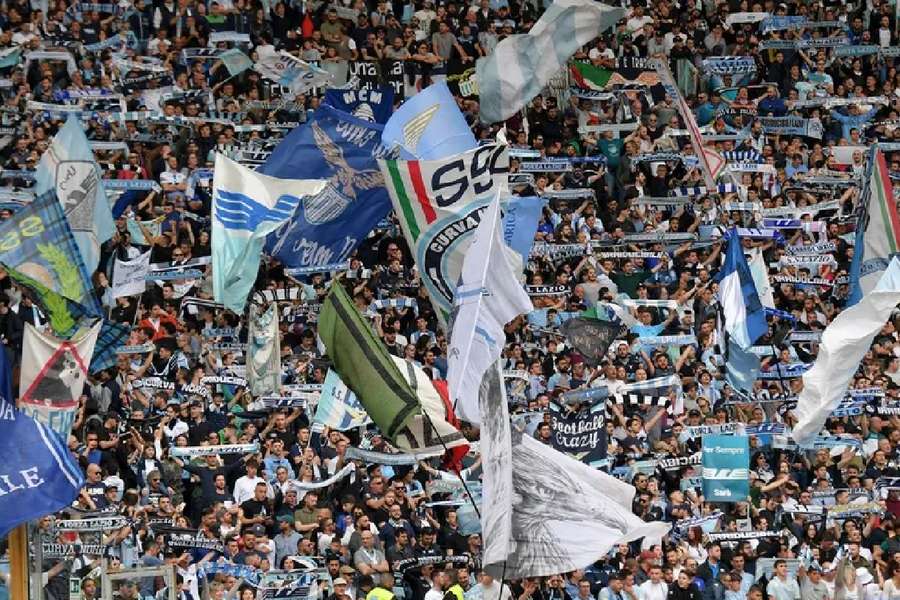 La "Curva Nord" continue de se faire remarquer négativement. La "Curva Nord" continue de se faire remarquer négativement.