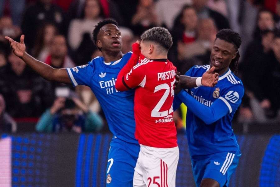 Prestianni ha coperto la bocca mentre discuteva con Vinícius Júnior