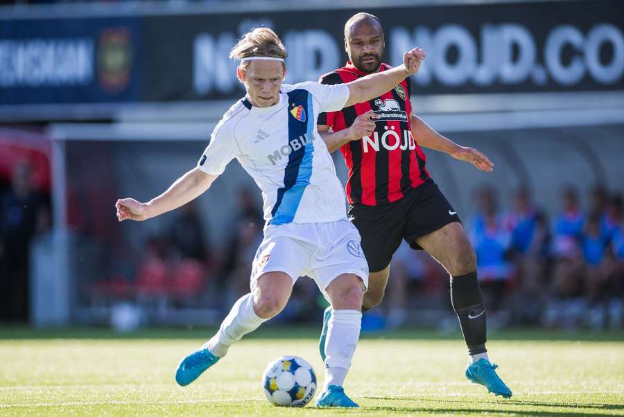 Tobias Gulliksen strikes Djurgarden's first-half winner