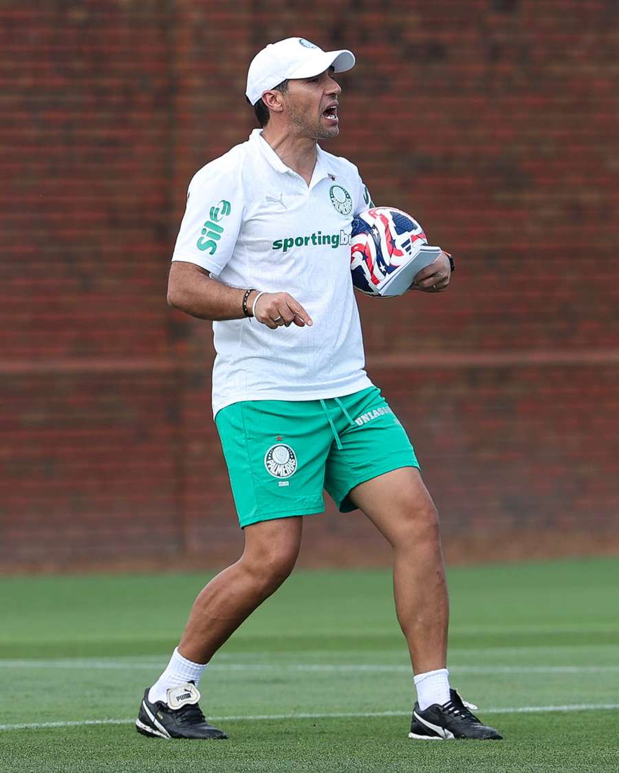 Abel Ferreira prepara elenco alviverde para a estreia na Copa do Mundo de Clubes Abel Ferreira prepara elenco alviverde para a estreia na Copa do Mundo de Clubes