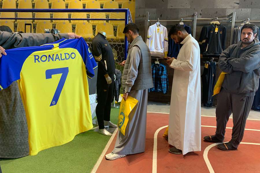 Começa a Ronaldomania na Arábia Saudita: esgotaram as camisolas do Al-Nassr
