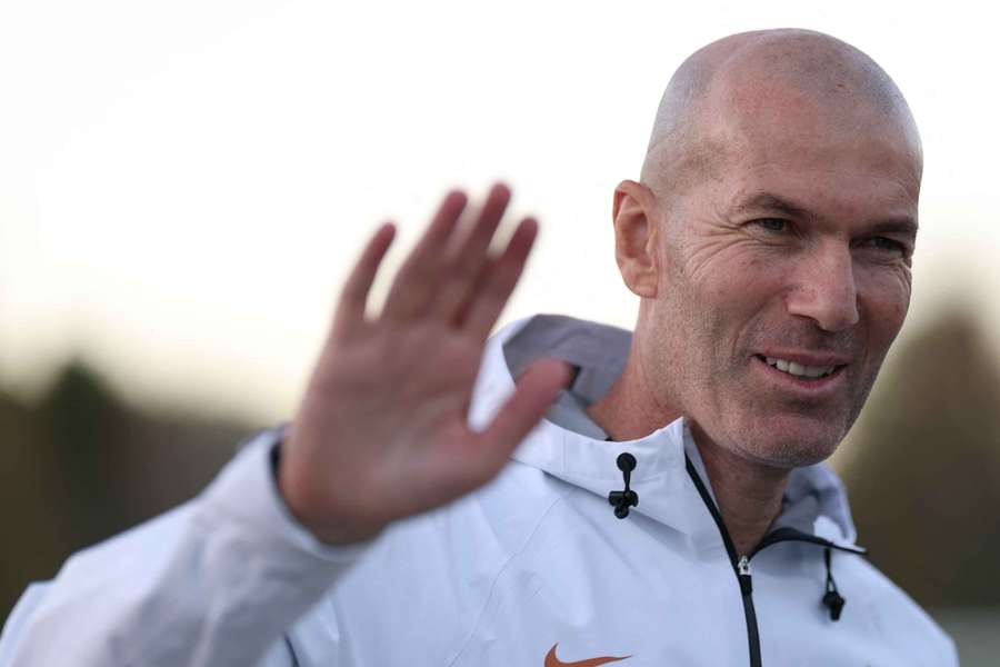 Zidane fará sua estreia como técnico da França