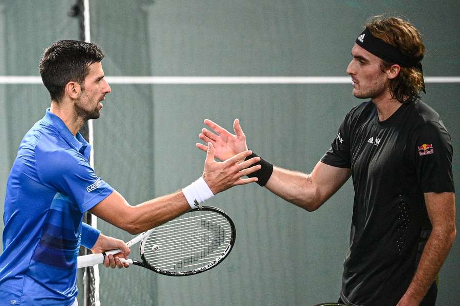 Djokovic venceu Tsitsipas por 2-1 e vai à final em Paris